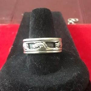 Horses 92.5 silver spinner band ring